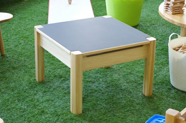 Children's Secret Base Reversible Table (Hinoki), black board, natural wood
