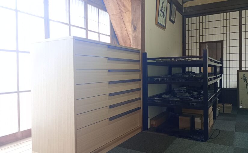 A First Step Toward the “Pottery Shard Museum”: Our Paulownia Chest Featured by Hanamatsuri Kiln