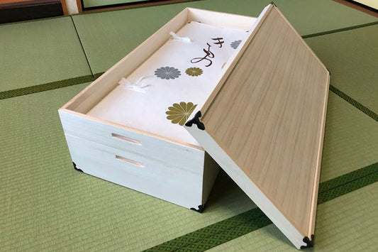 Currently, on Amazon, there is a popular sale of paulownia kimono storage.