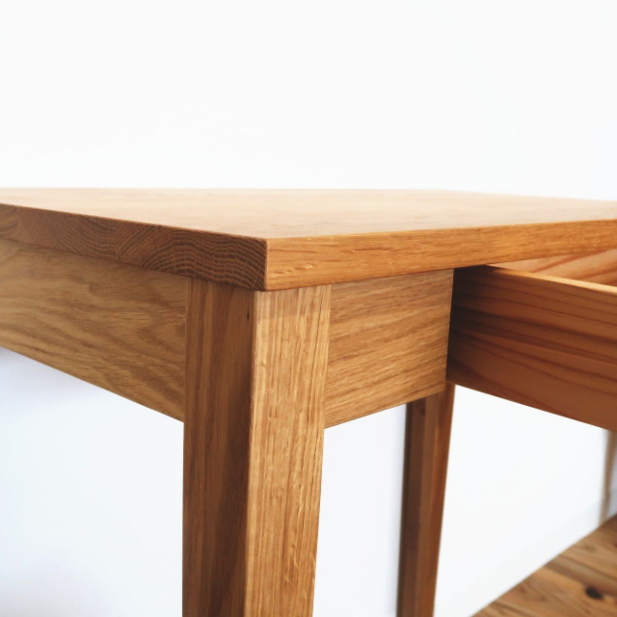 Solid Oak Console Table – Japanese Craftsmanship for a Stylish Entryway