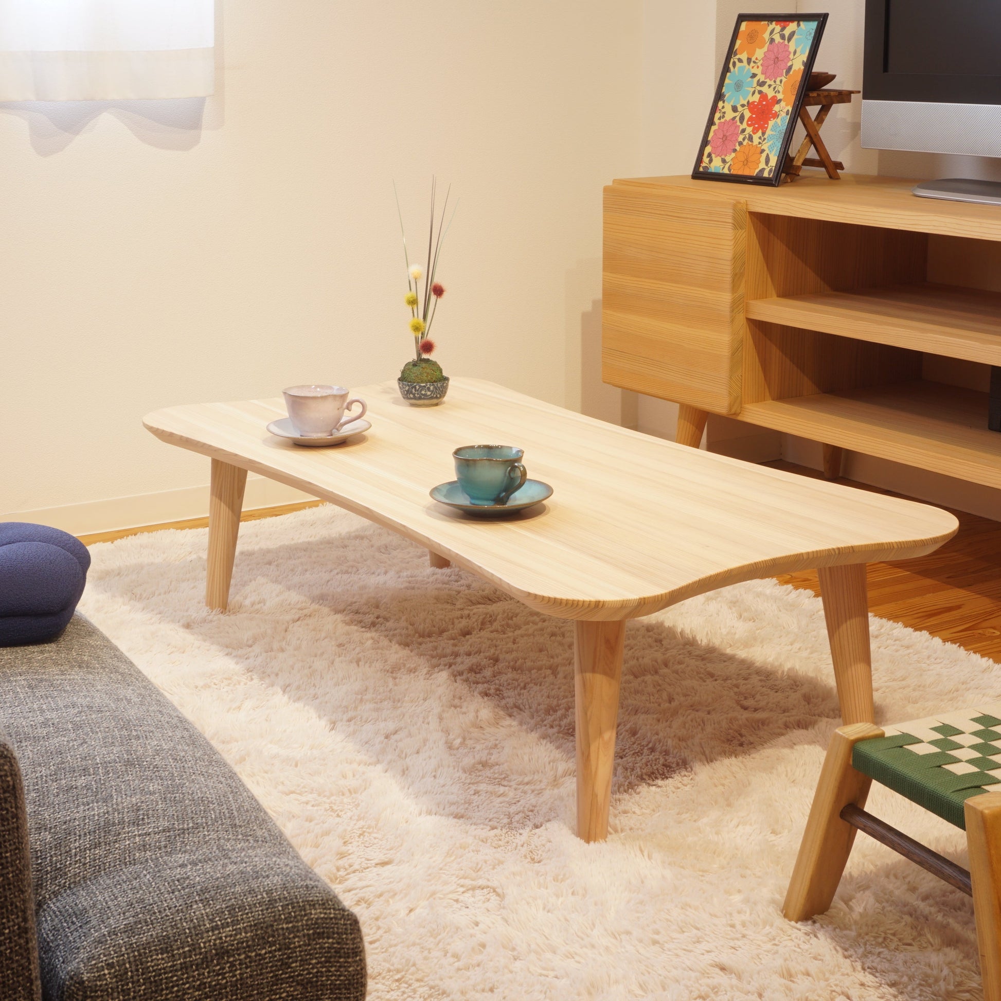 Curved Japanese Cedar Mini Table 120cm – okawakagu.com