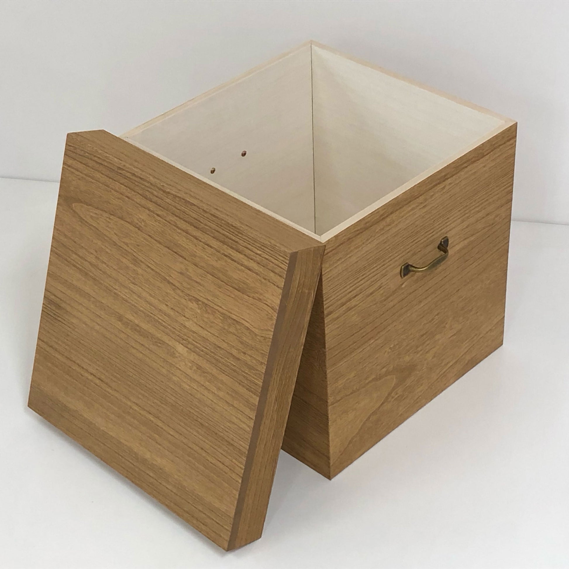 Excellent humidity control storage due to paulownia wood