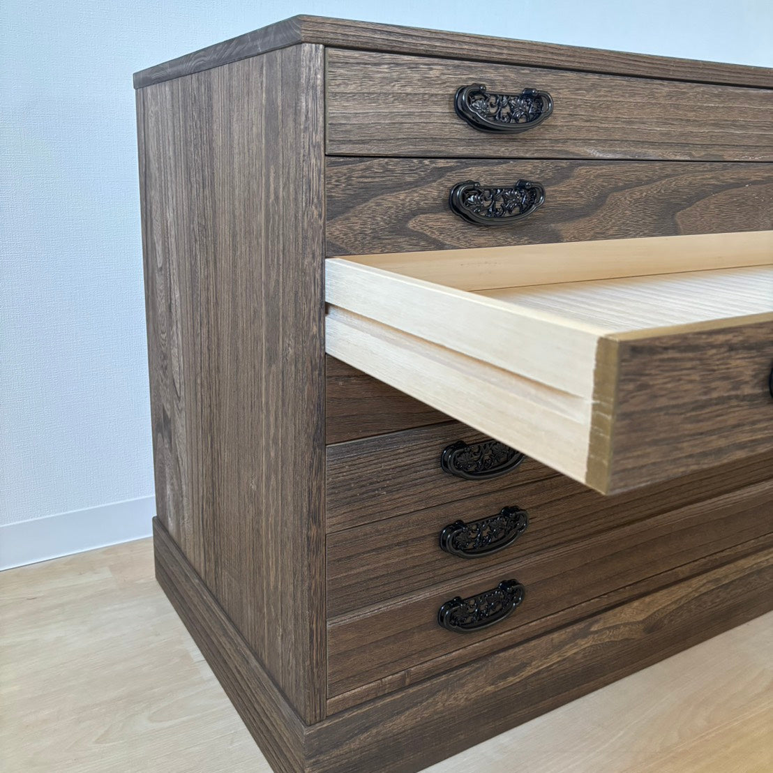 Solid Paulownia Kimono Chest – Handmade Japanese Tansu for Elegant Storage JIDAI